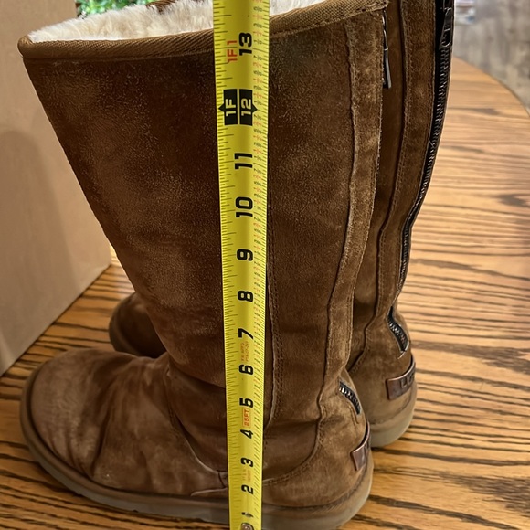 Get ready for winter with these Ugg boots! - Picture 5 of 6